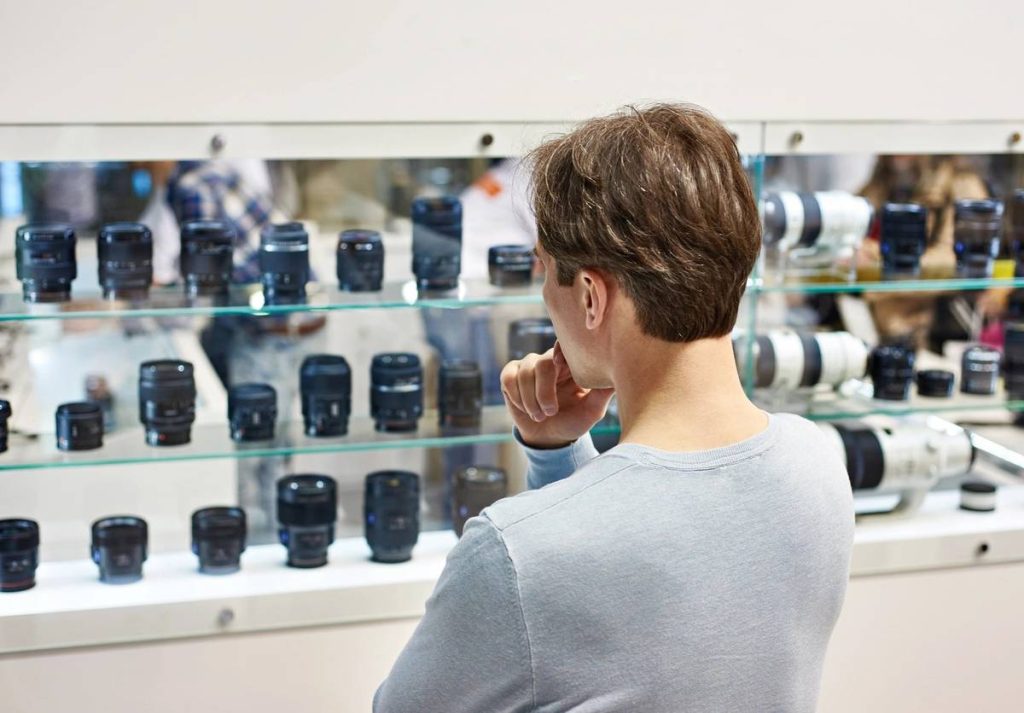 Selecting the camera lens in the store